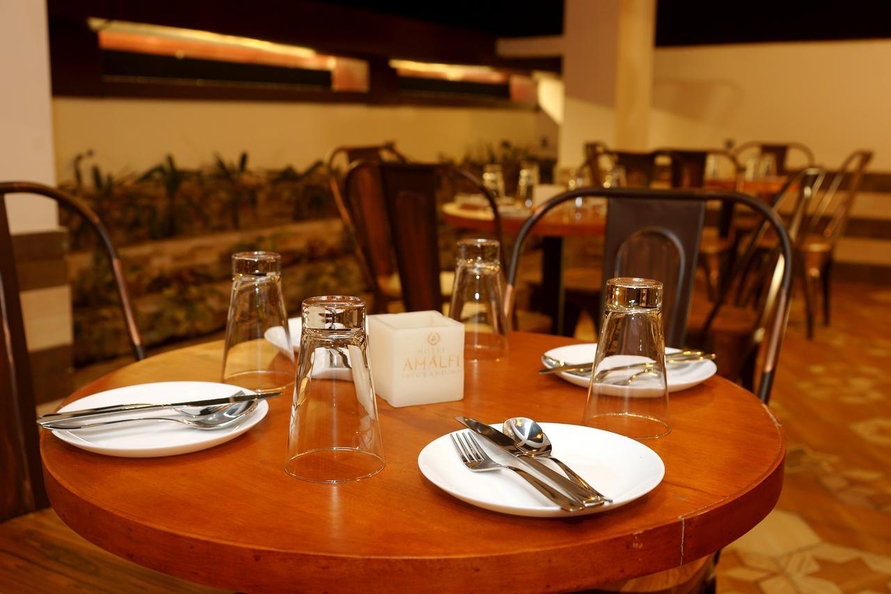 Amalfi Grand Hotel Patna  Quarto foto